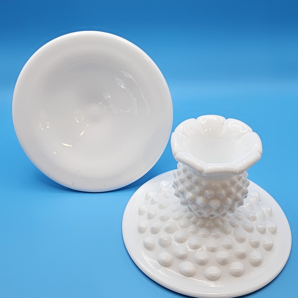 Pair Of Vintage White Hobnail Candle Holders - Picture 3 of 8
